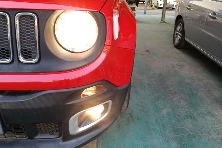 Used Jeep Renegade 2018 Connected Large Screen Version 180T Automatic High-Energy Edition Left Front Headlight