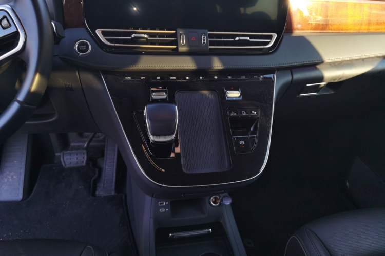 Used Hongqi HQ9 PHEV 2024 2.0T Four-Wheel Drive Luxury Edition