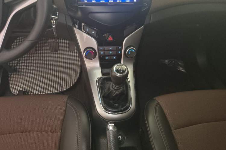 Used Chevrolet Cruze 2013 Hatchback 1.6L Manual Luxury Model
