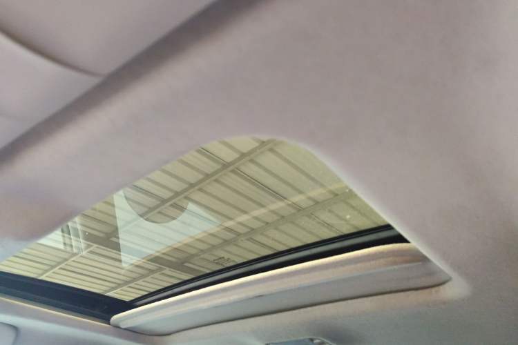 Used Nissan Sylphy 2016 Classic 1.6XE Manual Leading Edition Headliner