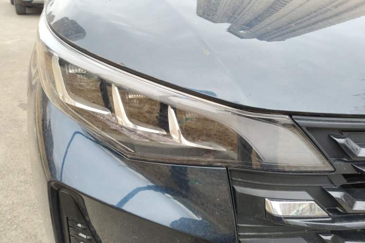 Used GAC Trumpchi M6 2021 270T DCT Luxury Edition (7-seater) Right Front Headlight