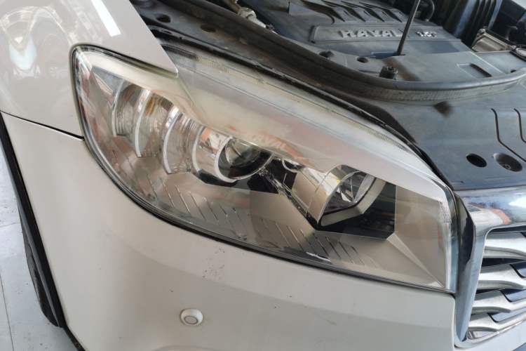 Used Haval H6 2015 Sport Edition 1.5T Automatic Two-Wheel Drive Luxury Model Right Front Headlight