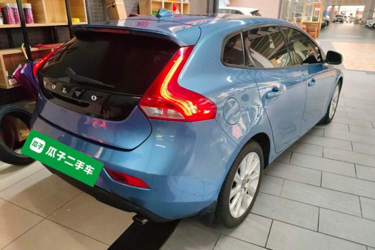 Used Volvo V40 2015 1.6T Zhiyi Edition
