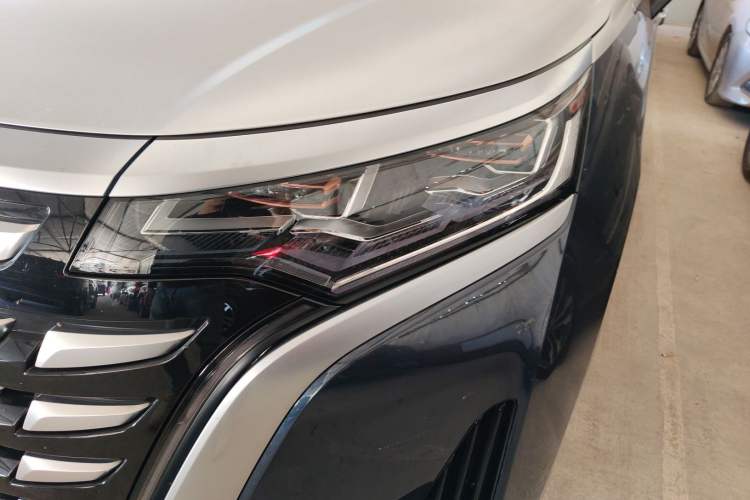 Used Denza D9 2022 DM-i 970 Four-Wheel Drive Flagship Model