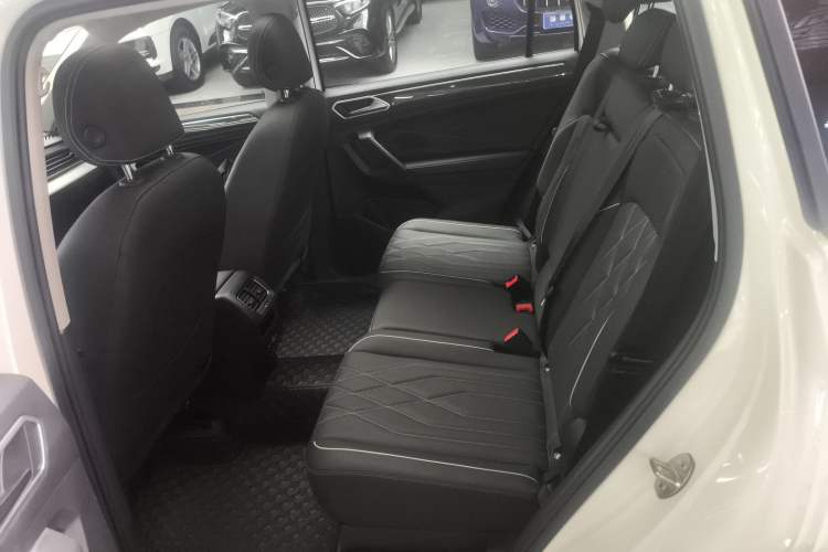 Used Volkswagen Tiguan L 2022 330TSI Automatic Two-Wheel Drive R-Line Enhanced Edition Left Rear Seat