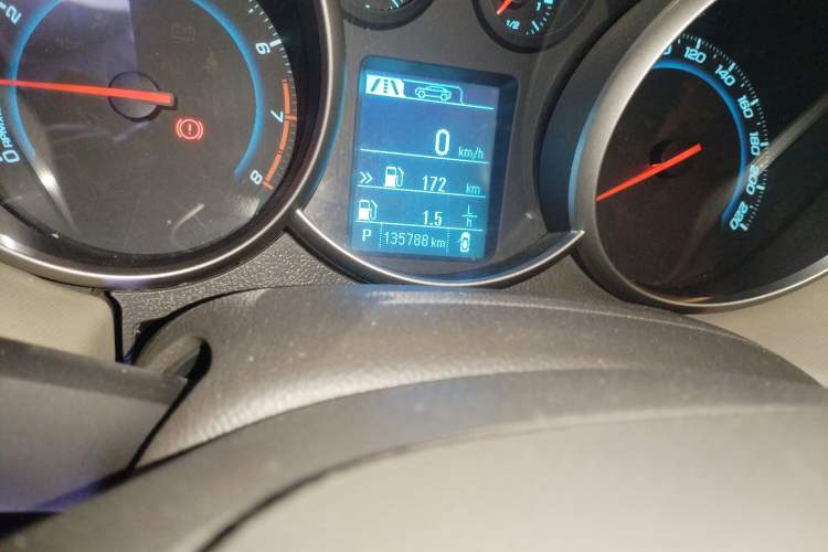 Used Chevrolet Cruze 2015 1.5L Classic SE AT Odometer Close Up