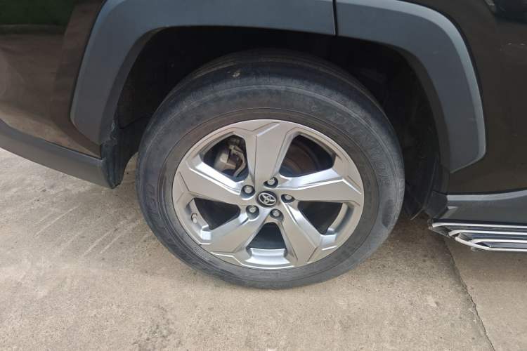 Used Toyota RAV4 2021 2.0L CVT Two-Wheel Drive Fashion Edition
