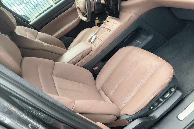 Used Nio ES8 2023 100kWh Signature Edition Right Front Seat