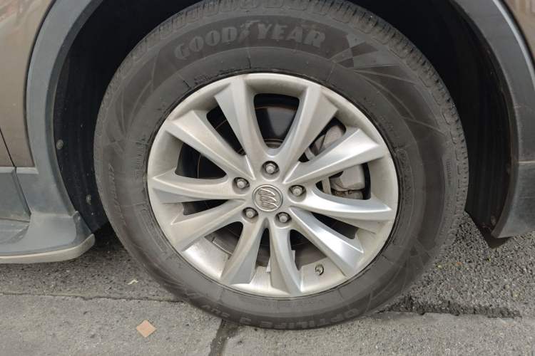 Used Buick Envision 2014 28T Four-Wheel Drive Elite Model Right Front Wheel Hub