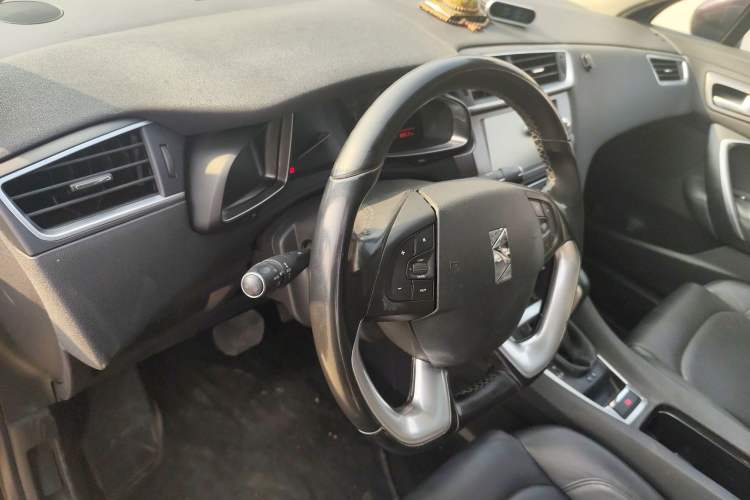 Used DS 5LS 2014 1.6T Elegant Version THP160