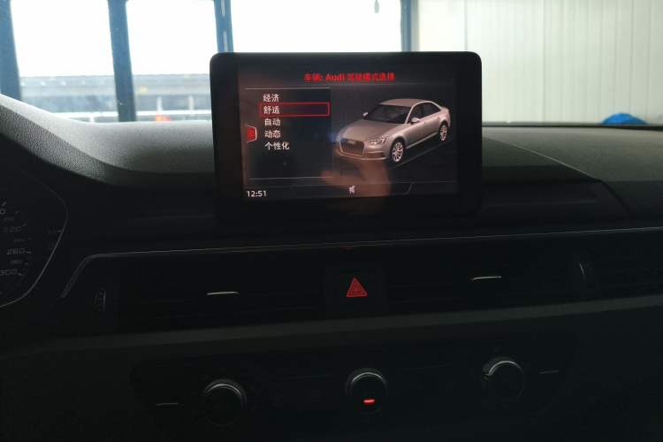 Used Audi A4L 2018 30th Anniversary Edition 40 TFSI Trendy Model Audio And AC Panel