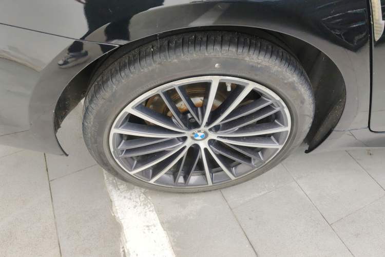 Used BMW 5 Series 2019 Facelifted 530Li Leading Edition M Sport Package
