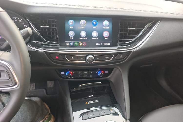 Used Buick Regal 2024 25T Deluxe Edition Audio And AC Panel