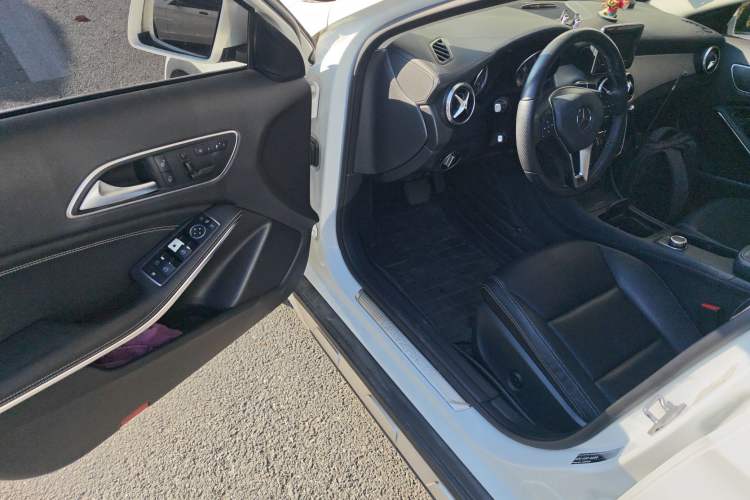 Used Mercedes-Benz GLA 2015 GLA 220 4MATIC Fashion Model
