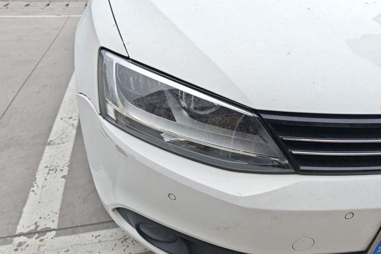 Used Volkswagen Sagitar 2014 Revised Version 1.4TSI Automatic Luxury Edition Right Front Headlight