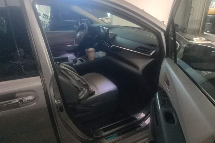 Used Toyota Granvia 2023 2.5L Hybrid Comfort Edition