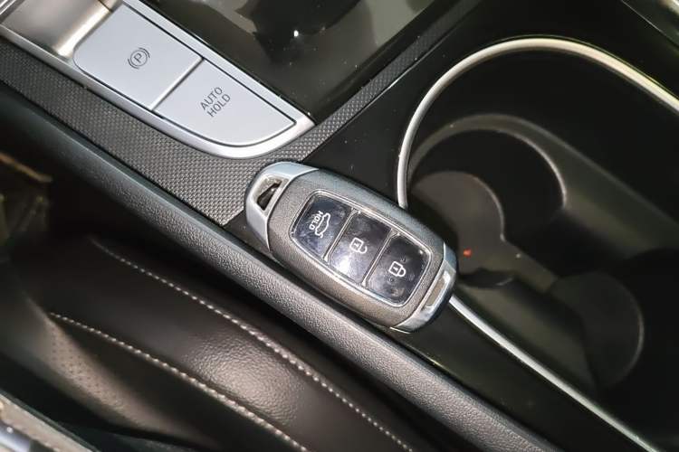 Used Hyundai Elantra 2022 1.5L CVT LUX Prestige Edition
