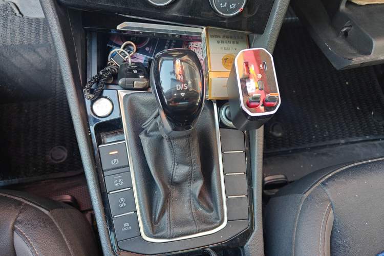 Used Volkswagen Sagitar 2021 280TSI DSG Comfort Connect Edition Gear Lever