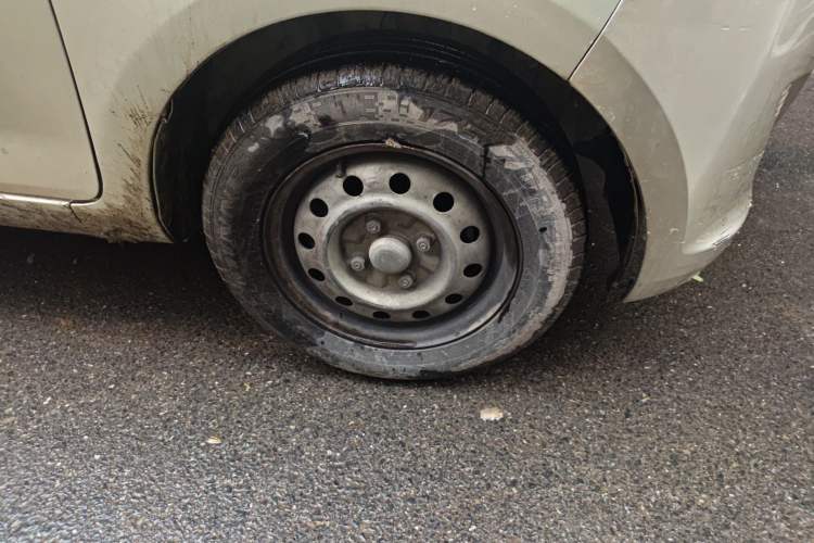 Used Wuling Rongguang V 2016 1.5L Practical Version Right Front Wheel Hub