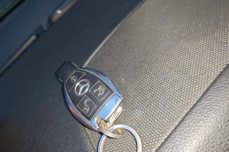 Used Mercedes-Benz R-Class 2010 R 500 L 4MATIC Grand Edition
