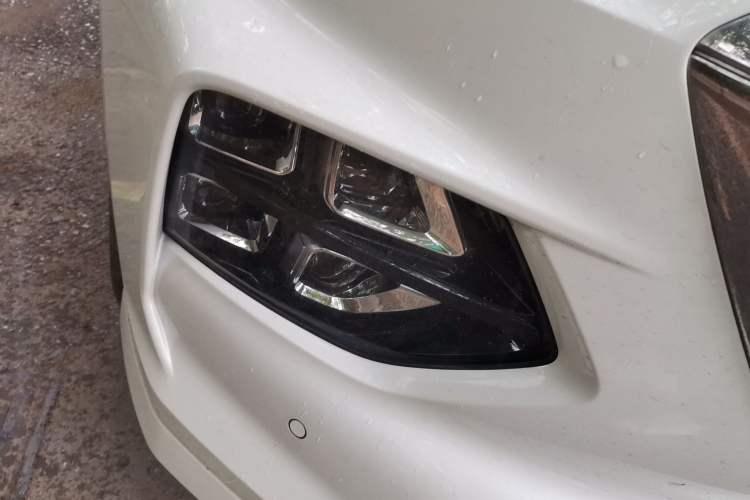 Used Wuling Victory 2020 1.5T CVT Flagship Edition Right Front Headlight