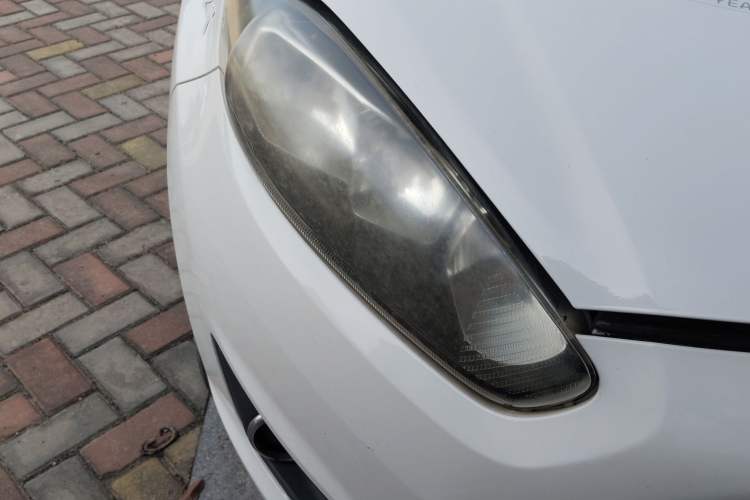 Used Ford Fiesta 2013 Sedan 1.5L Manual Fashion Edition Right Front Headlight