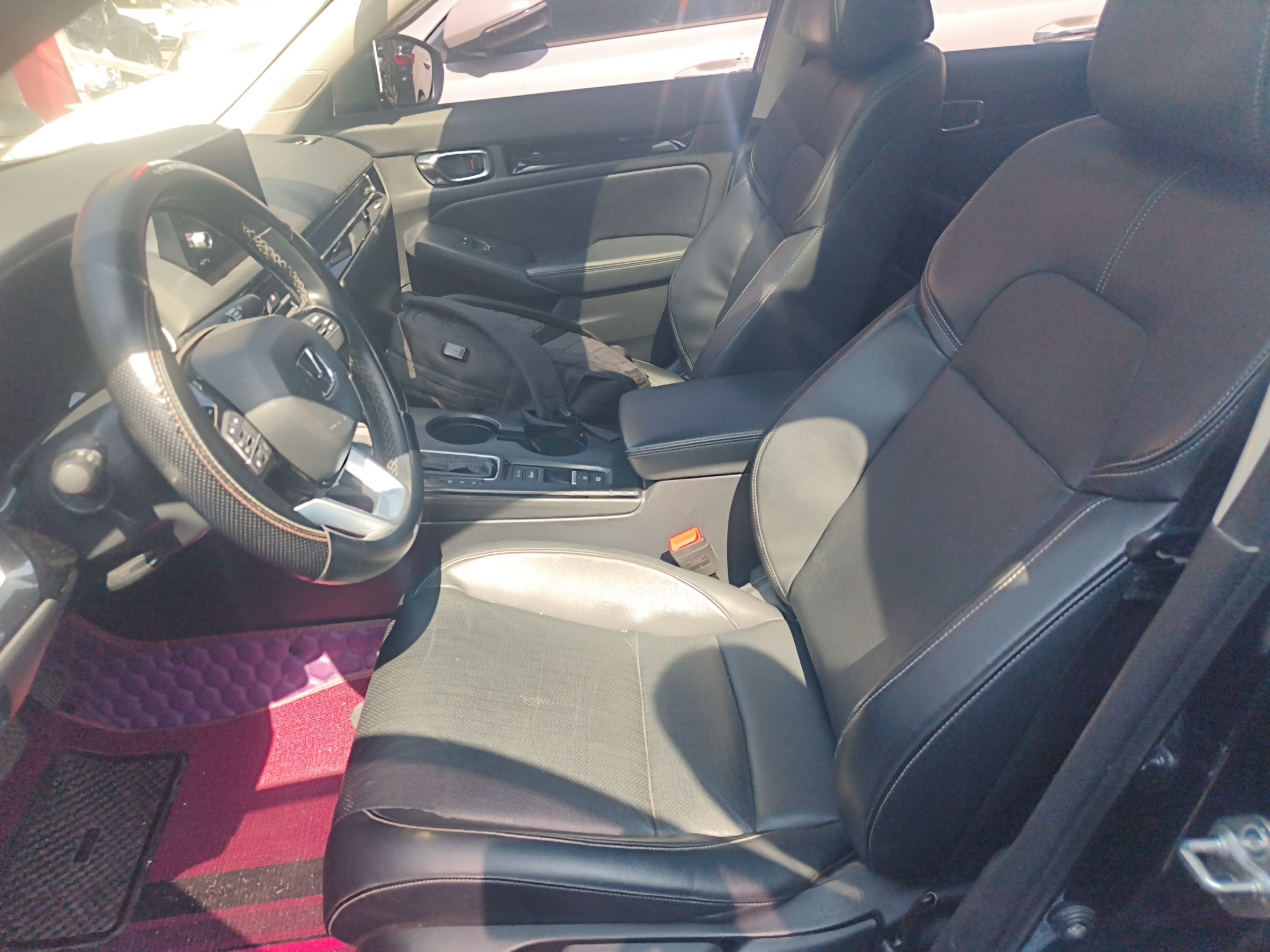 Переднее сиденье в автомобиле