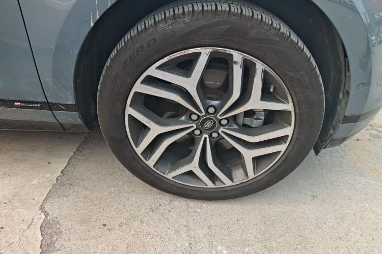 Used Land Rover Range Evoque 2020 249 PS R-DYNAMIC S Sport Edition Right Front Wheel Hub