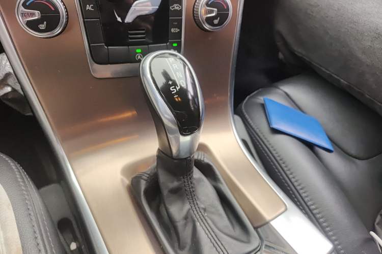 Used Volvo XC60 2016 T5 Smart Upgrade Model Gear Lever