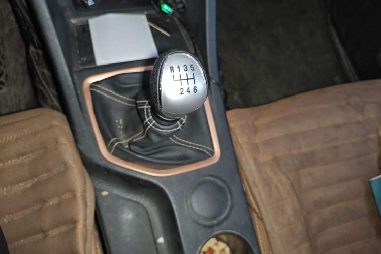 Used Great Wall Wingle 7 2021 2.0T Gasoline Two-Wheel Drive Elite Version with Large Double Cabin GW4C20B Gear Lever