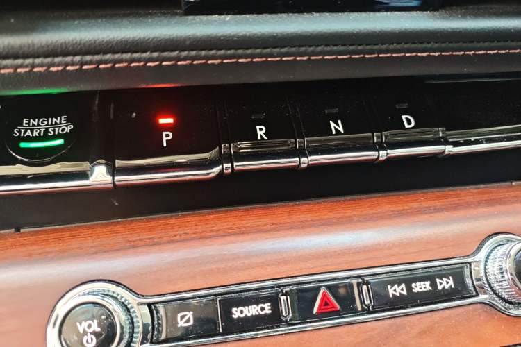 Used Lincoln Aviator 2020 3.0T V6 Four-Wheel Drive Premium Edition Gear Lever