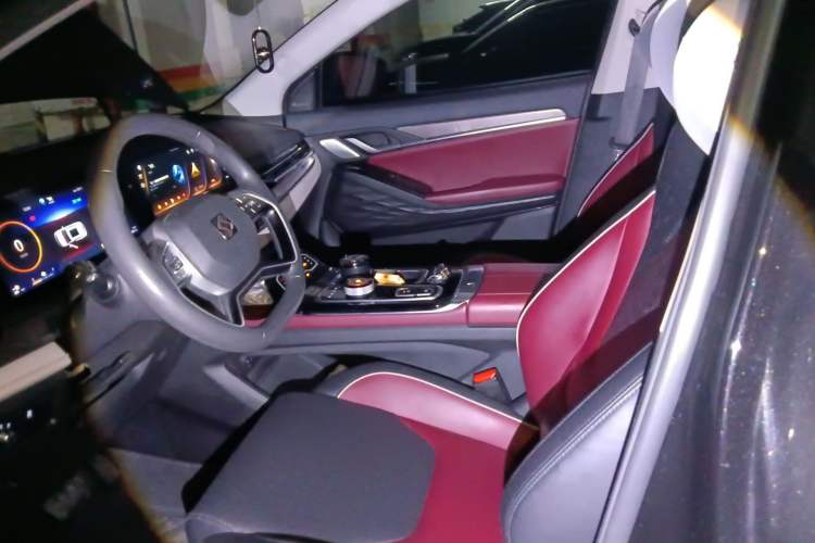 Used SOL QX 2021 300T DCT Prestige Smart Connectivity Version
