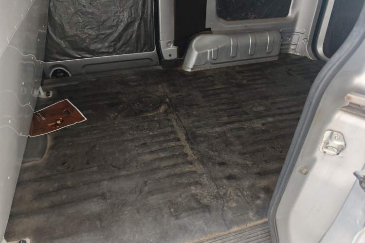 Used Wuling Hongguang V 2022 1.5L Jingqu Edition Enclosed-Window Vehicle with Hydraulic Power Steering LAR Left Rear Seat