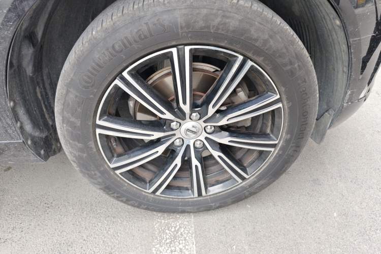 Used Volvo XC60 2018 T5 4x4 Zhiya Luxury Edition Right Front Wheel Hub