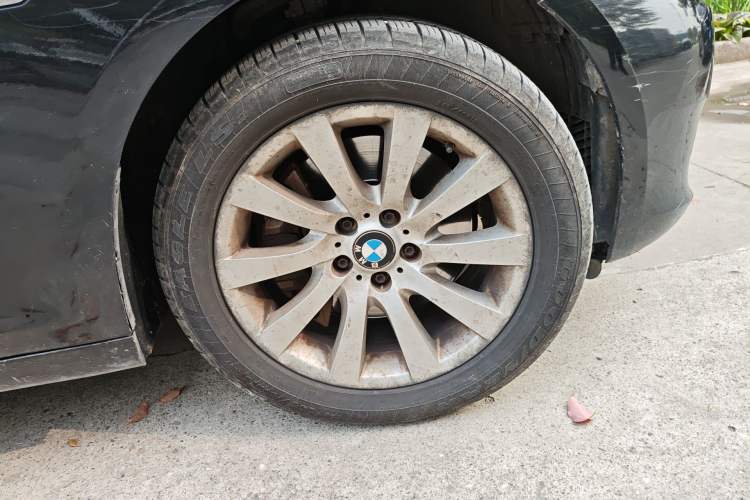 Used BMW 5 Series GT 2011 535i Elegant Edition Right Front Wheel Hub