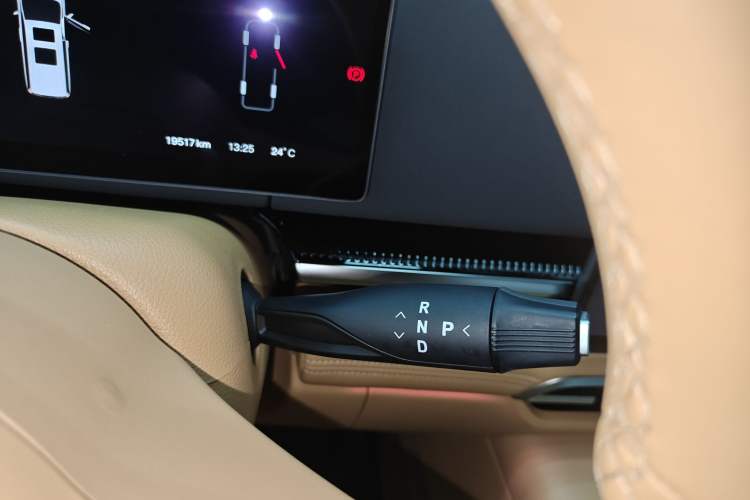 Used VOYAH Dream 2025 PHEV Four-Wheel-Drive Flagship Kunpeng Edition