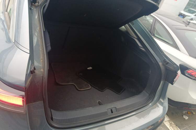 Used Volkswagen ID.7 VIZZION 2024 AIR model Trunk