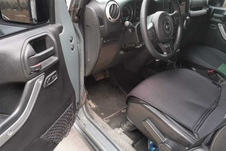 Used Jeep Wrangler 2013 3.6L Sahara Four-Door Edition

