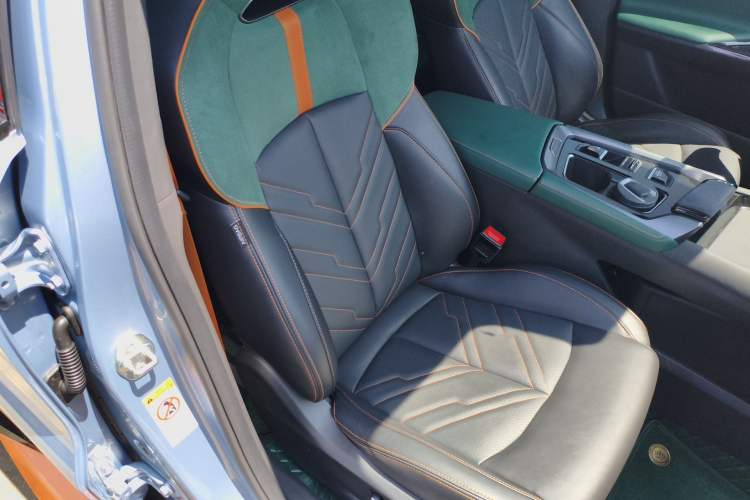 Used CHANGAN UNI-T 2023 2nd Generation 1.5T Sport Edition Flagship Version Right Front Seat