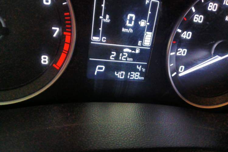 Used Hyundai ix25 2015 1.6L Automatic Two-Wheel Drive Smart GLS Trim Odometer Close Up