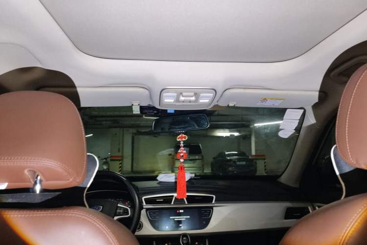 Used Geely Auto Emgrand X7 Sport 2018 1.8TD Automatic All-Wheel-Drive ZhiZun Model with 4G Connectivity Headliner