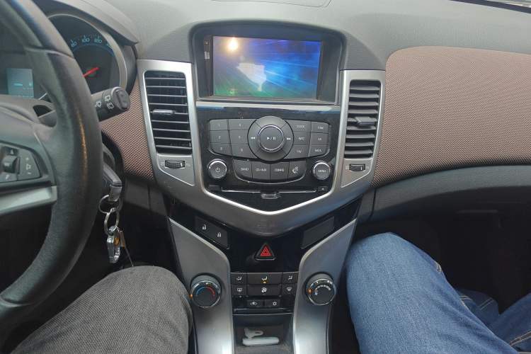 Used Chevrolet Cruze 2013 Hatchback 1.6L Manual Luxury Model Audio And AC Panel