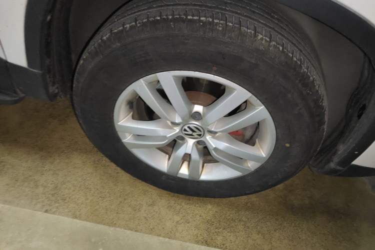 Used Volkswagen Tiguan 2013 1.8TSI Automatic Two-Wheel Drive Trend Edition Right Front Wheel Hub