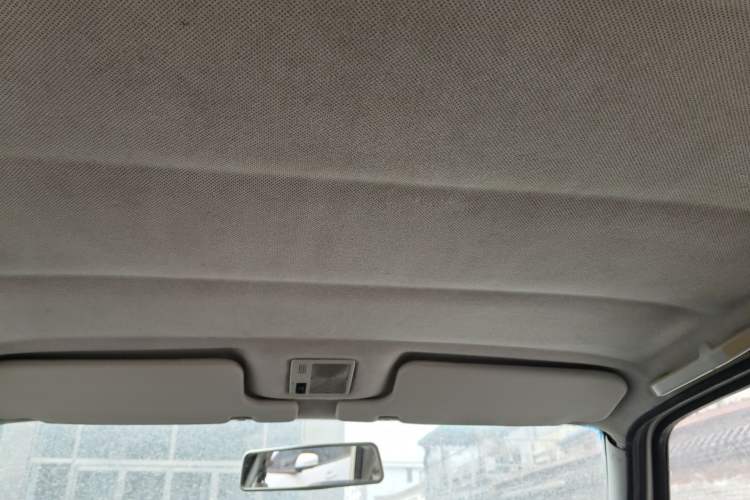 Used Volkswagen Jetta 2005 CIF Comfort Model Headliner