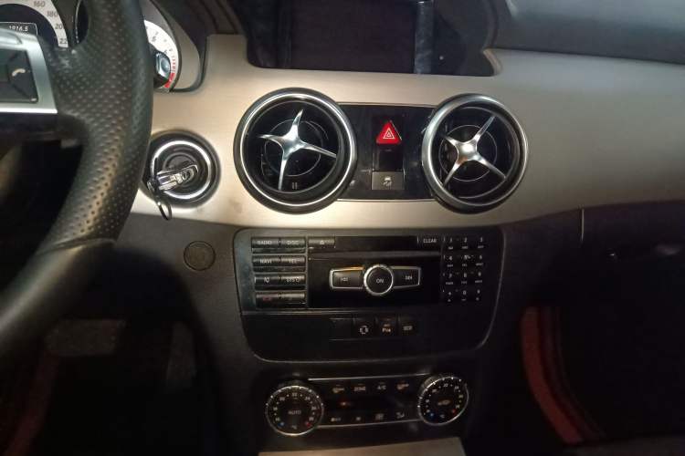 Used Mercedes-Benz GLK-Class 2014 GLK 200 Standard Model Audio And AC Panel