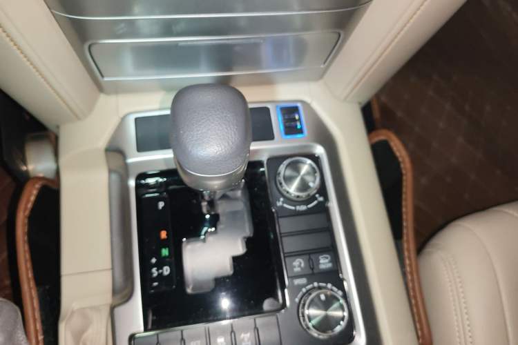 Used Toyota Land Cruiser 2018 4.0 Iron-Wheel Refrigerator Basic Electric Base Version—Middle East