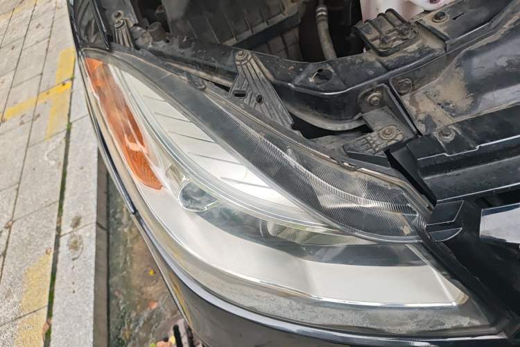 Used JMC Yusheng S350 2013 2.4T Manual Two-Wheel Drive Diesel Luxury 7-Seater Exterior 6