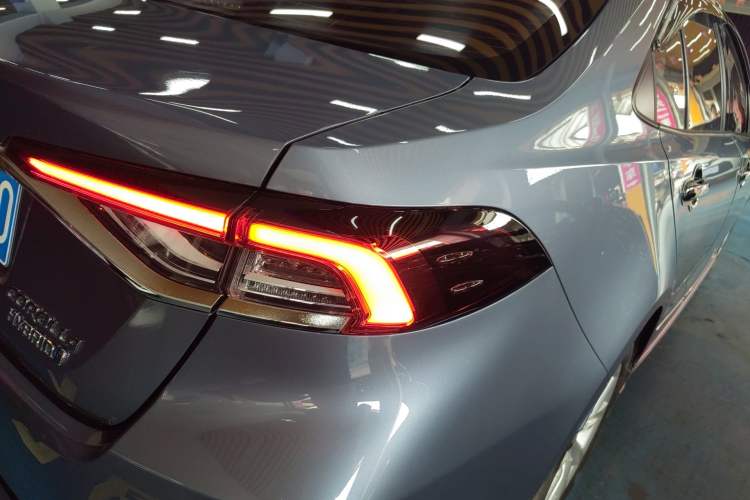 Used Toyota Corolla 2023 1.8L Smart Electric Hybrid Dual-Motor Elite Edition Right Rear Taillight