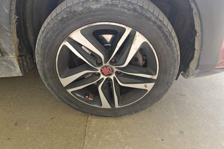 Used BYD Tang New Energy 2015 2.0T Four-Wheel-Drive Flagship Model Right Front Wheel Hub