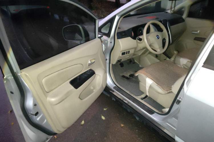 Used Venucia D50 2013 1.6L Manual Fashion Edition Driver Seat